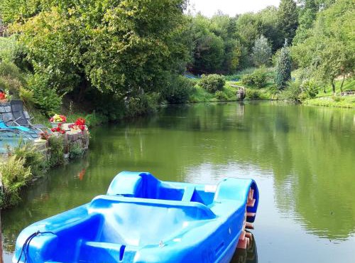 Roomy Apartment in Lichtenhain with Pond