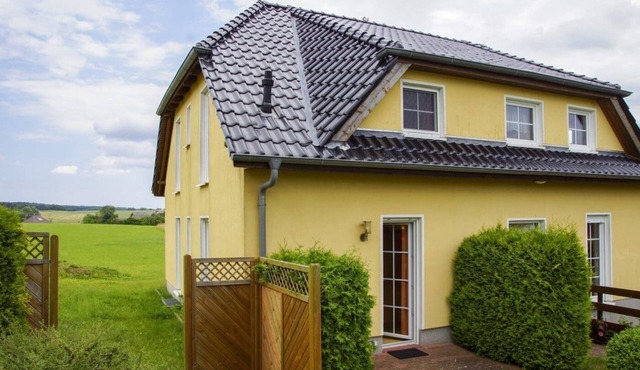 RugApart apartment 6 with terrace on the first floor of house 2 on the Mönchgut peninsula