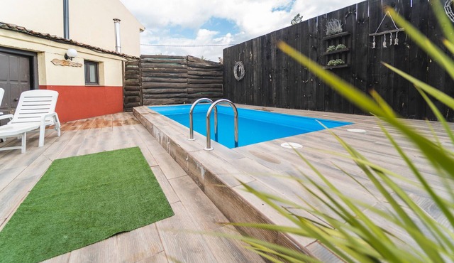 Rural House 'Laguna Herrera' in Segovia, private pool, garden, up to 16 guests