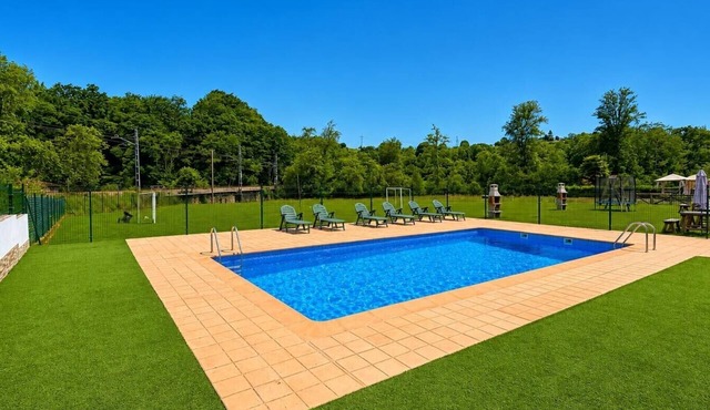 Rural house 'La Xana' with mountain views, pool and barbecue