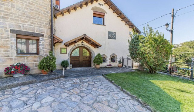 Rustic House in the Pyrenees, ideal for families