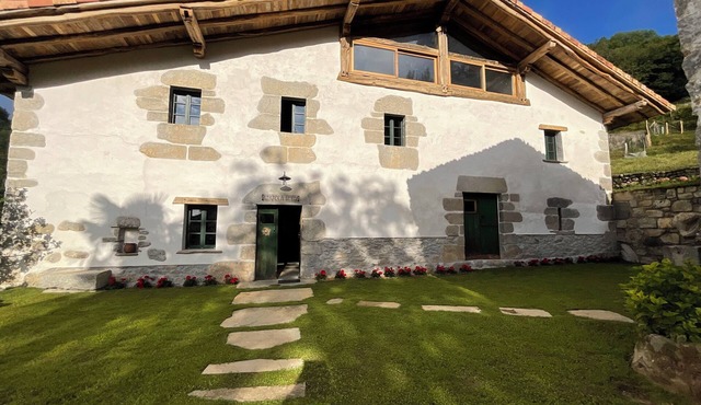 San Sebastián Surroundings, complete Basque House in Tolosaldea.