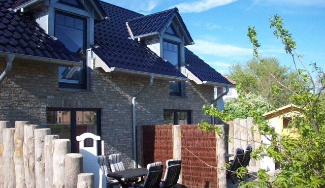 Sauna, fireplace, SKY TV, V&B whirlpool, WLAN, lake view, close to the Baltic Sea, LAST MINUTE