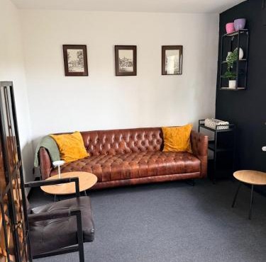 Schönes 2,5 Zimmer Apartment mit Hof und Garten