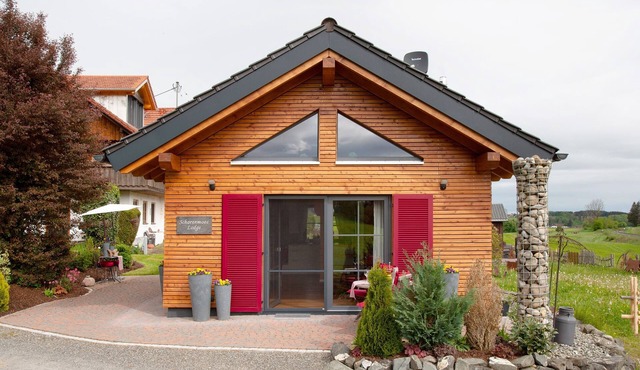 Schorenmoos Lodge Holiday Home with Private Terrace, Garden and Wi-Fi