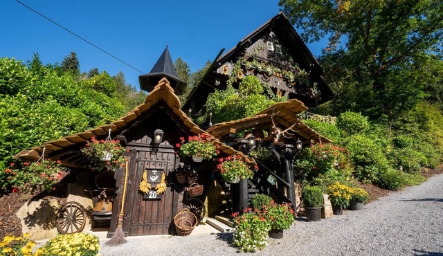 Schwarzwaldhaus Wolftal - Historic hunting estate, park and torrent in the Black Forest