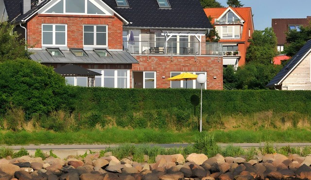 Sea View Apartment for 4 Directly on the Kiel Fjord