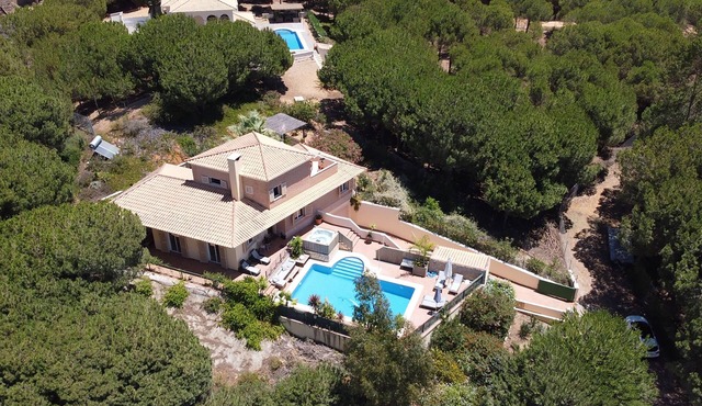 Secluded Villa with Pool & Hot Tub near Beaches, Golf, Islantilla & Ayamonte