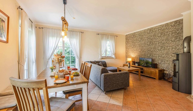 Semi-detached house in Kachlin with sauna, fireplace and garden