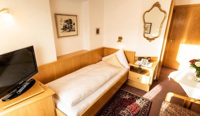Single room Comfort D - Breakfast short stay - Hotel Helga