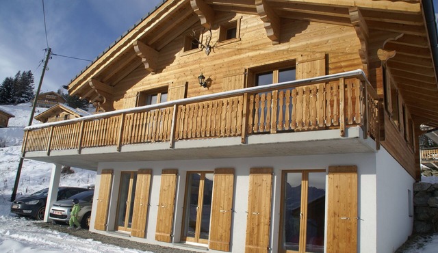 Ski Chalet in very nice close to ski slopes - 4 bedrooms, 3 bathrooms