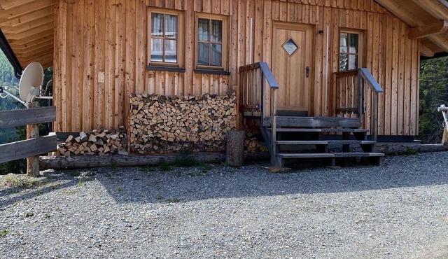 Skihütte in Schönberg-Lachtal with Private Parking and Mountain View
