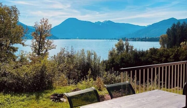 Small, fine apartment with a sun terrace and Tegernsee view"