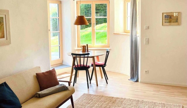 Small, fine apartment with a sun terrace and Tegernsee view"
