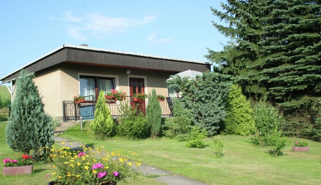 Small holiday home with large garden near the Czech border