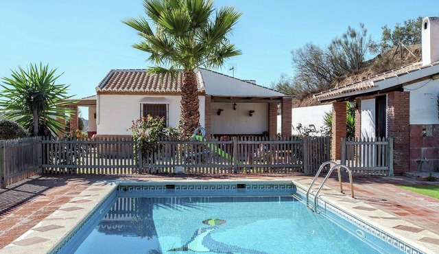Spacious Cottage with Pool