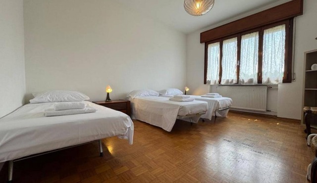 Spacious 3-Bedroom Apartment with Parking near Monte Grappa
