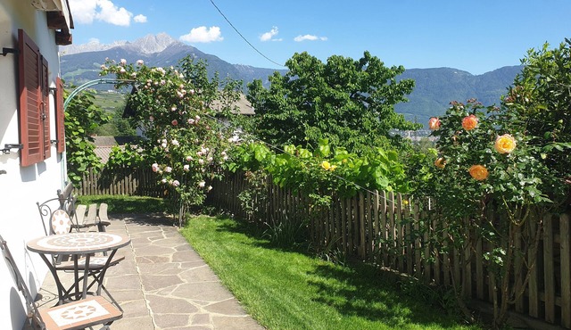 Spacious Apartment “Lafreid Algund” near Merano with Mountain View, Wi-Fi & Garden