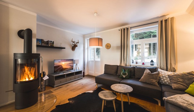 Spacious apartment with fireplace in an idyllic location on the edge of the forest