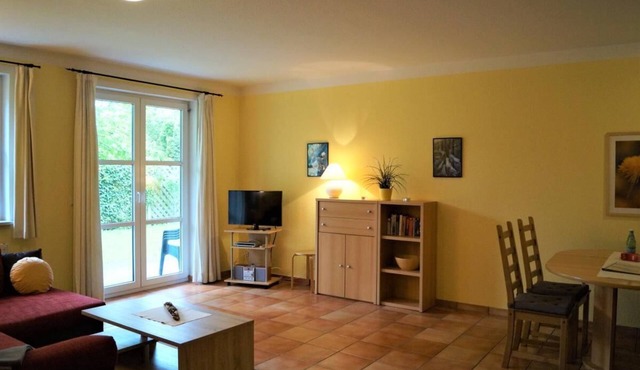 Spacious apartment with sun terrace, free parking. Pitch & Pool