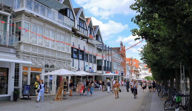 Spacious Baltic Sea Apartment in Travemünde with Balcony and Modern Comforts
