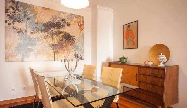 Spacious Flat. River VIEW. 2min walk to Cathedral.