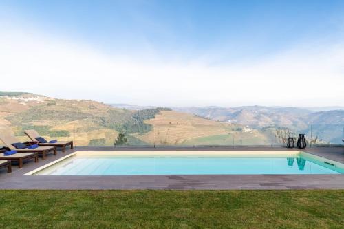 Spacious Villa with Private Pool & Garden in Douro, by Hopstays