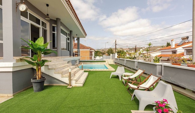 SPECTACULAR VILLA PARKiNG POWERFUl WiFi SEAViEW