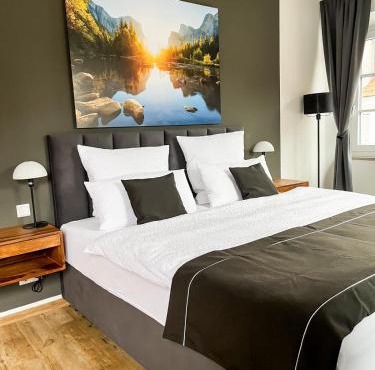 Stay Zen Holz & Hirsch Loft - Parkplatz und Hund