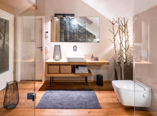Stilvolles Wellnes-Refugium mit Privatsauna, Whirlwanne & Kamin im historischen Gut