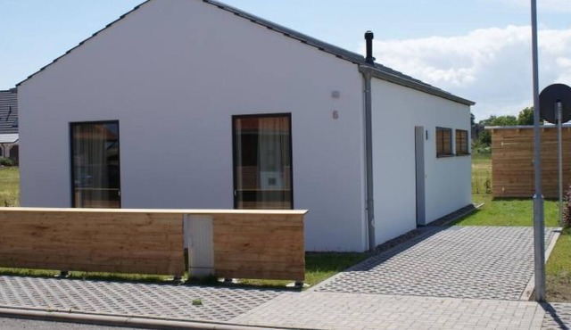 Strandnahes Ferienhaus mit Terrasse und Stellplatz by Interhome