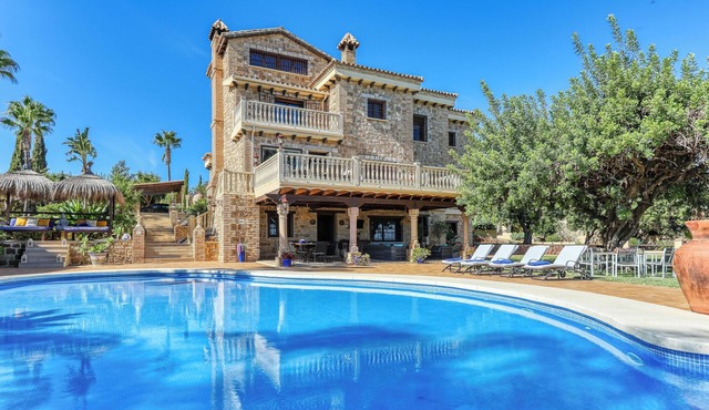 Stunning villa with an infinity pool and incredible views