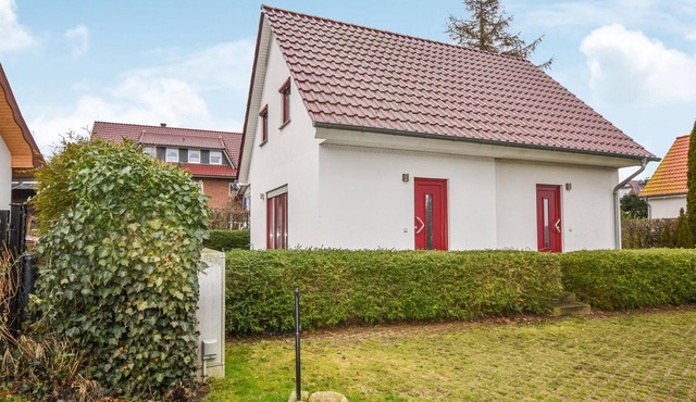 Stunning home in Wohlenberger Wiek with WiFi