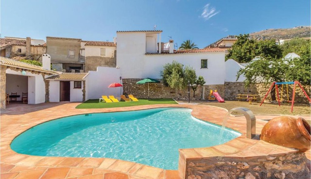 Stunning Home In Periana