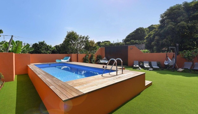 Stunning private villa for 10 guests with WIFI, private pool, TV and patio