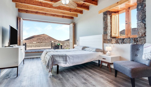 Stunning Villa "Tranquila" with Sea View, Mountain View, Pool, Garden & Terrace