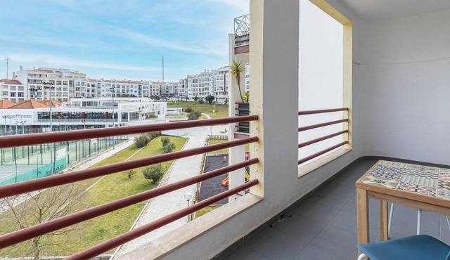 Sunny 2 BDR Apartment by LovelyStay