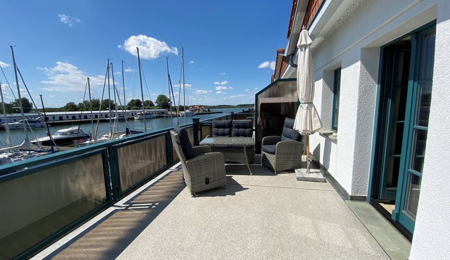 Sunny apartment with large balcony overlooking the marina