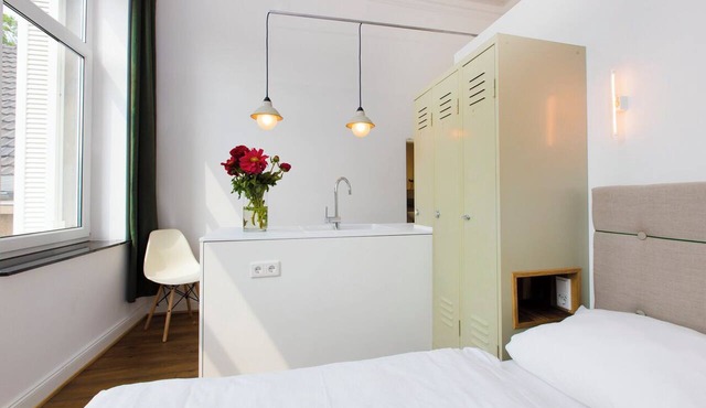 Sunny, quiet studio apartment facing the garden