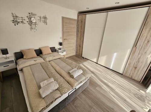 Sunny room 1