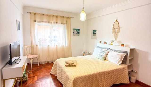 Superhost Stay Spacious Double Rooms near Lisbon and Beaches