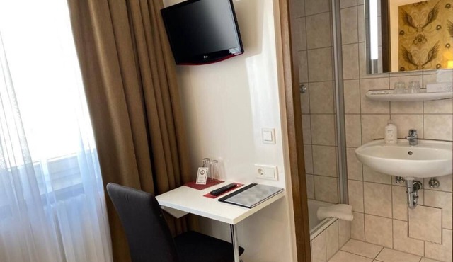 Superior double room, 17sqm with private bathroom, max. 2 adults + 1 child