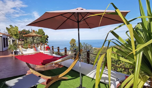 Sustainable Vacation in Tenerife in a Guest Cottage with Views of the Atlantic Ocean and Mount Teide