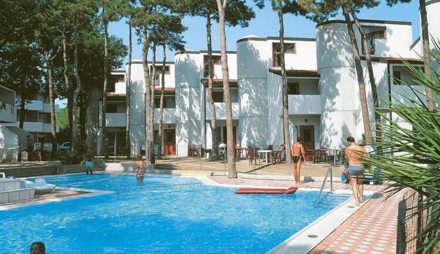 Terraced house with communal pool