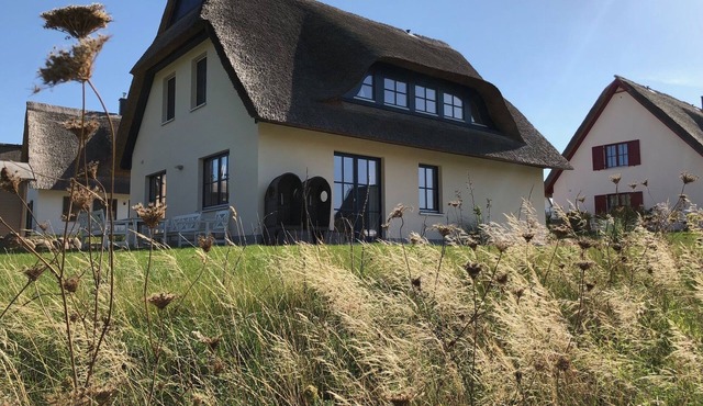 Thatched-roof house Coastline with sauna & fireplace - the perfect break from everyday life!