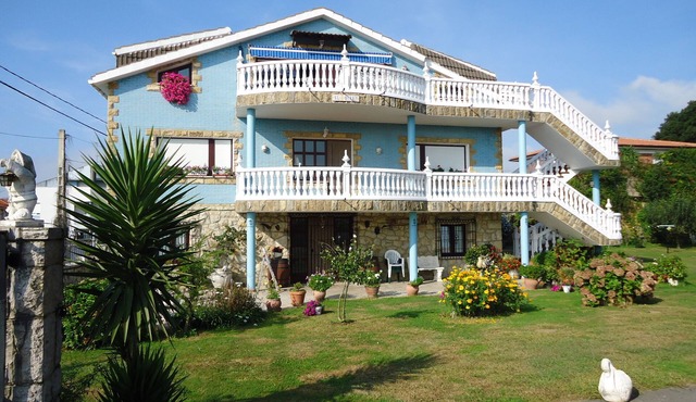 The Burby II apartment with garden in Somo (Cantabria).
