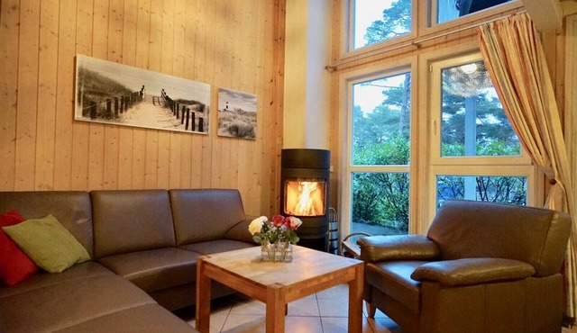 The idyllic Seesternchen 18a vacation home in Baabe. Modern bathroom with a shower and whirlpool for relaxing moments of well-being. Relaxing in the sauna. Dogs are welcome. One parking space included