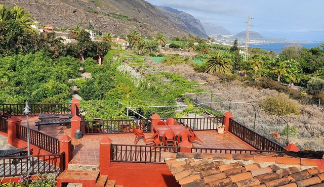 The Palm Villa: A Canarian Oasis in Icod de los Vinos.
