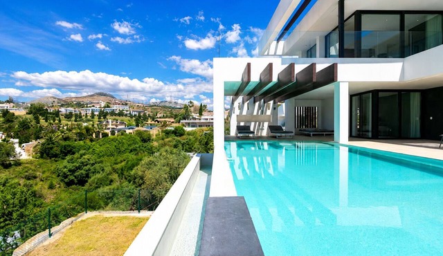The Solstice Estate – Private Pool Retreat for Families & Groups