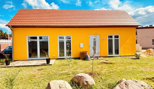 The yellow house at the harbor